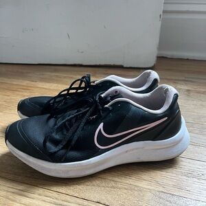 Youth Nike running shoes FITS WOMENS SIZE 6.5